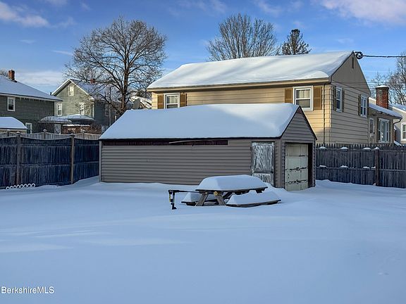 5th image of 461 Elm St