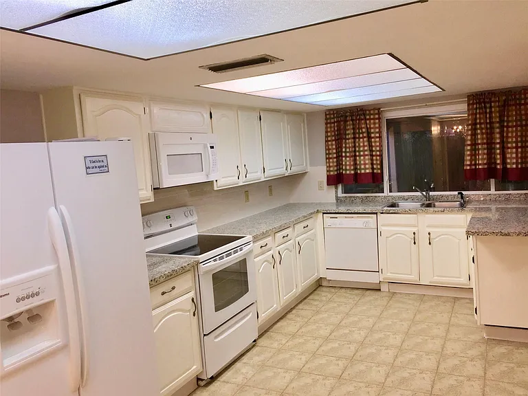 7334 La Granada Dr — Photo 11
