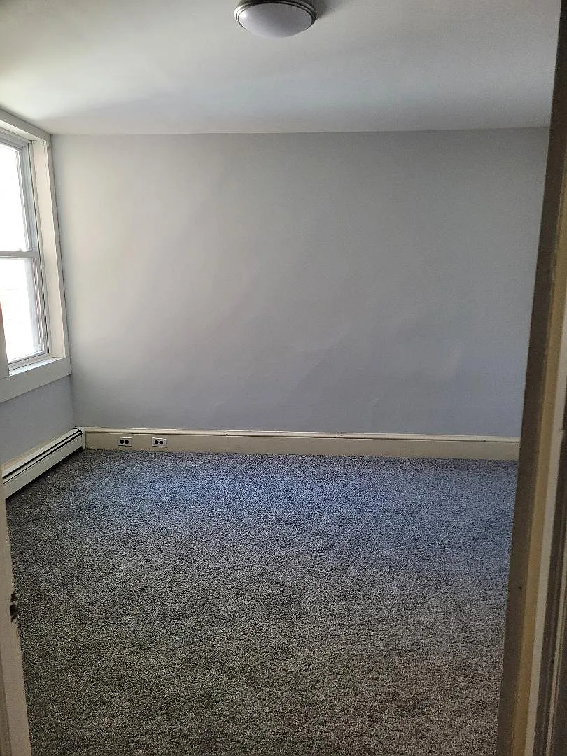 4 bed, $1,700 — Photo 4