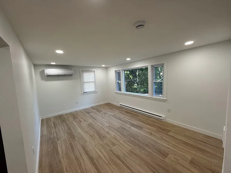 35 Hooker St #2 — Photo 6