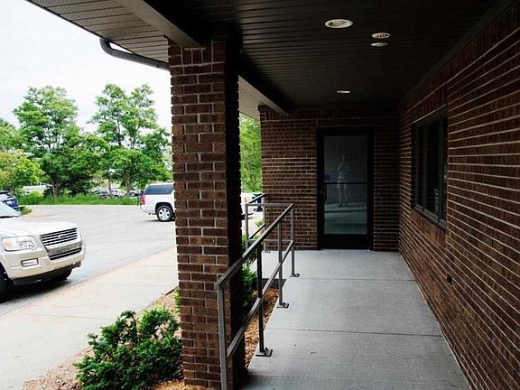4th image of 5024 N Royal Dr