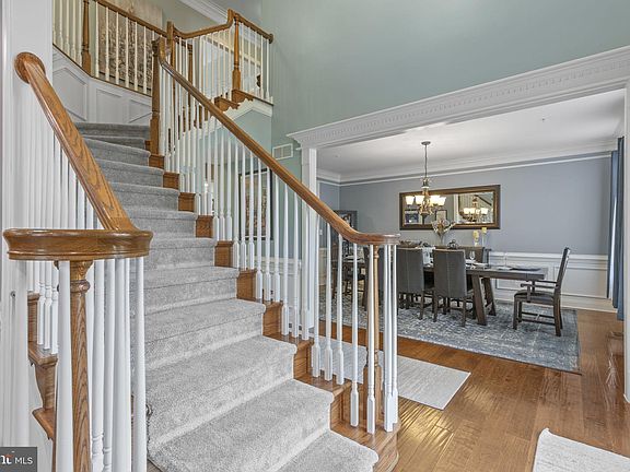 3rd image of 706 Clearview Dr