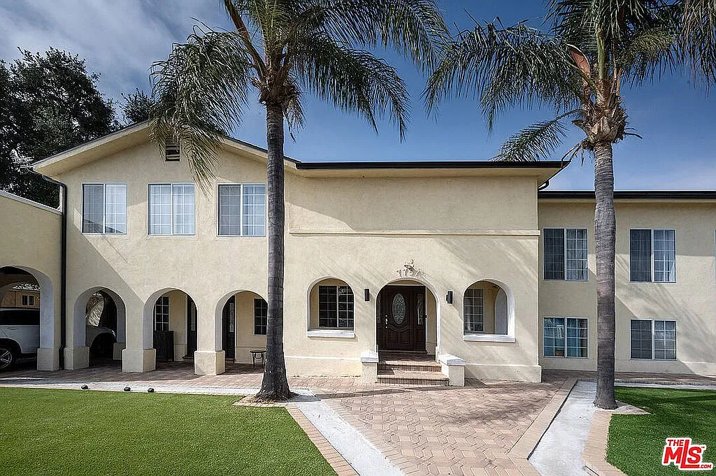 4 bed, 3428 sqft, $4,300 — Photo 1