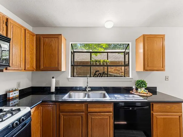 7 Fiddlers Cove Pl — Photo 3