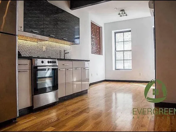 957 Kent Avenue image 1 of 8
