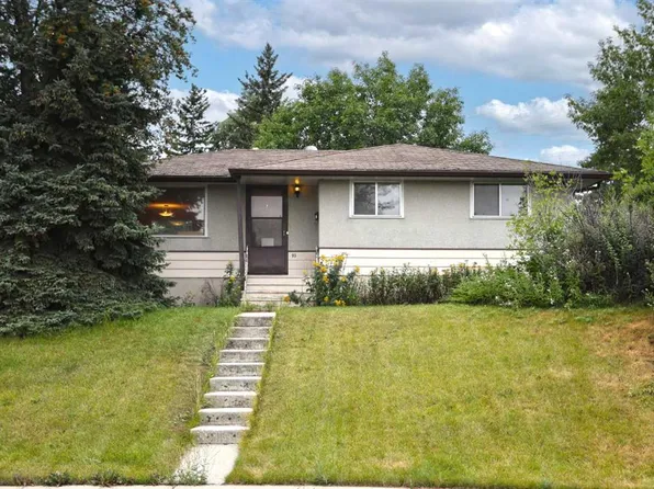 93 NE Winslow Cres SW, Calgary, AB T3C 2R3