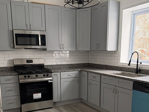 2nd image of 2101 Gunderson Ave #2