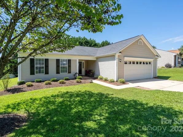 157 Brookstone Dr, Mount Holly, NC 28120