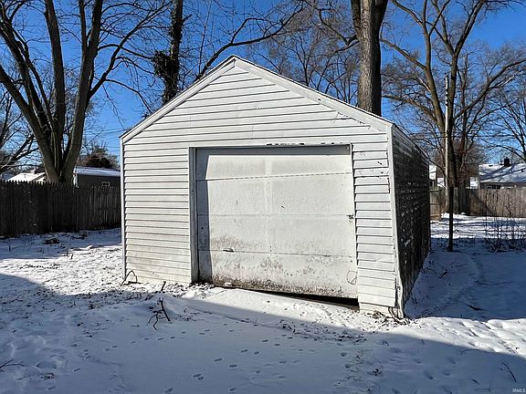 2nd image of 525 S Wellington St