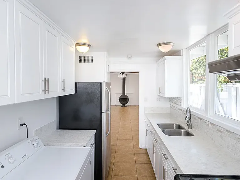11304 Isleta St — Photo 1