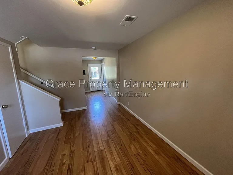 10541 Livingston Dr — Photo 16