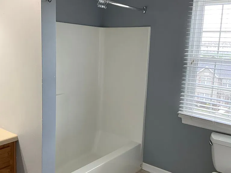1049 Royal Dr — Photo 29