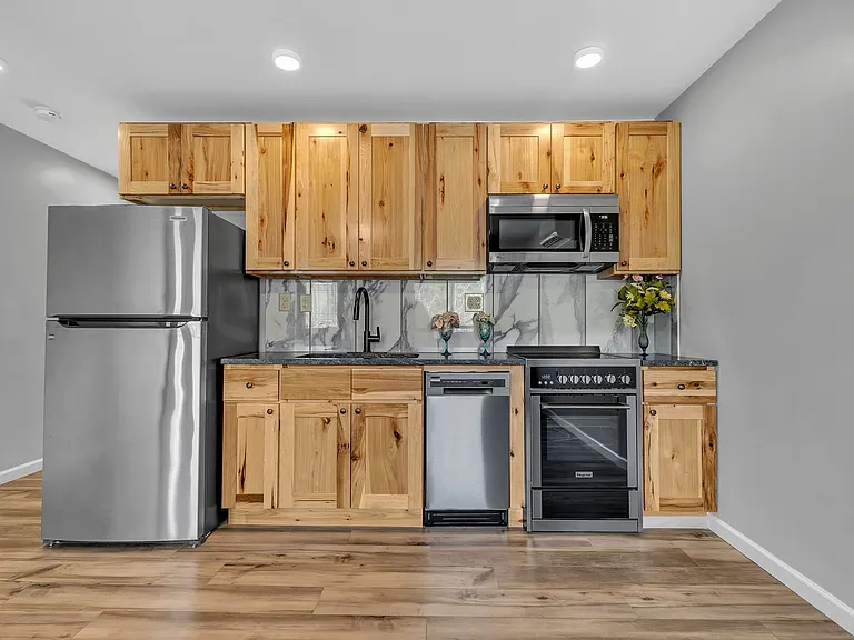 1406 Container Way — Photo 1