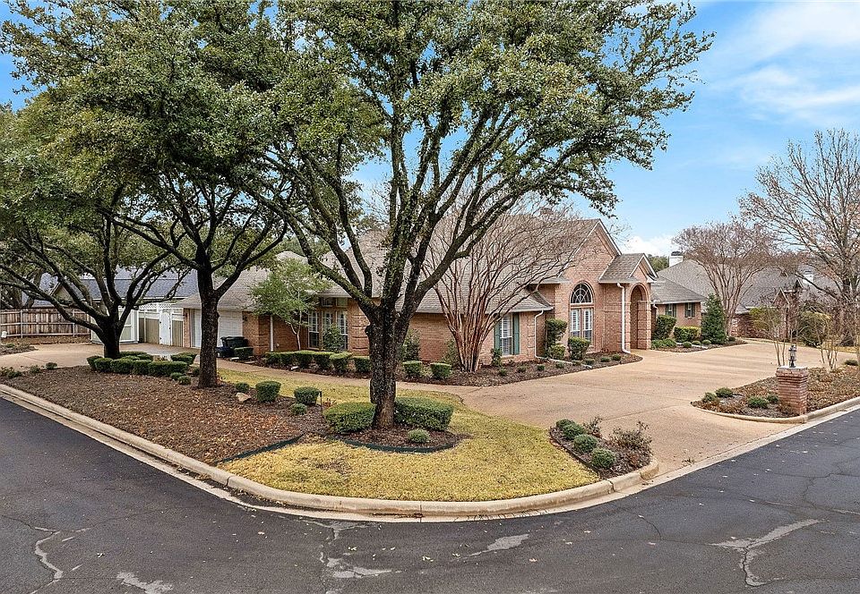 1st image of 9005 Willow Bend Dr