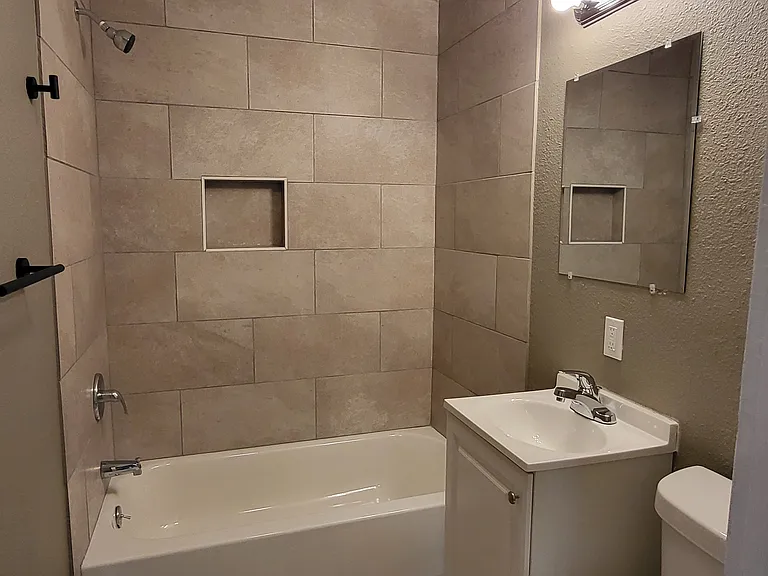 9605 Grady Ln — Photo 5
