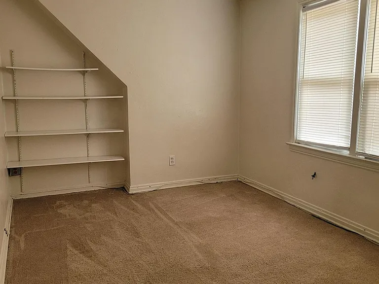 406 W Mill St — Photo 6