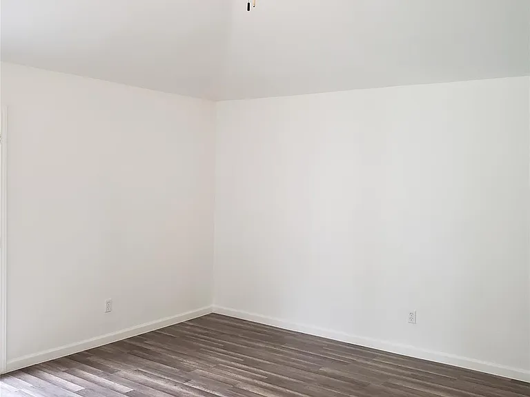 703 Meadow Creek Dr — Photo 21