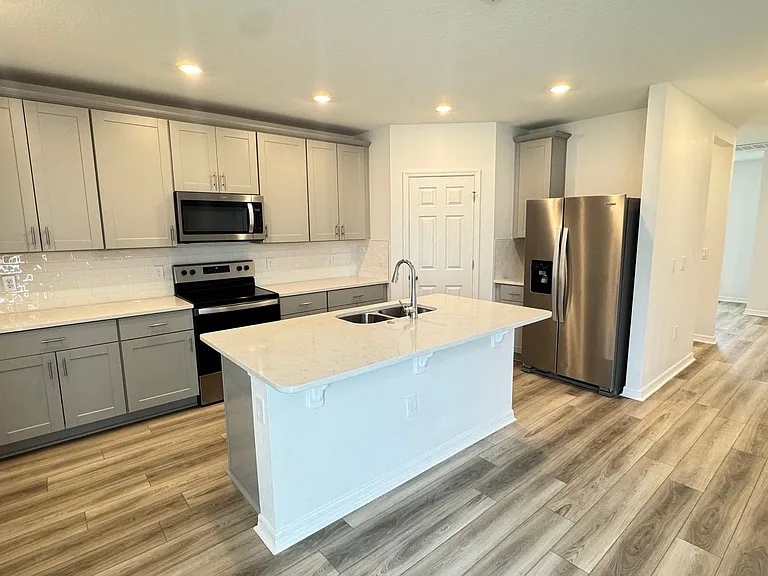 2401 White Tail St — Photo 13