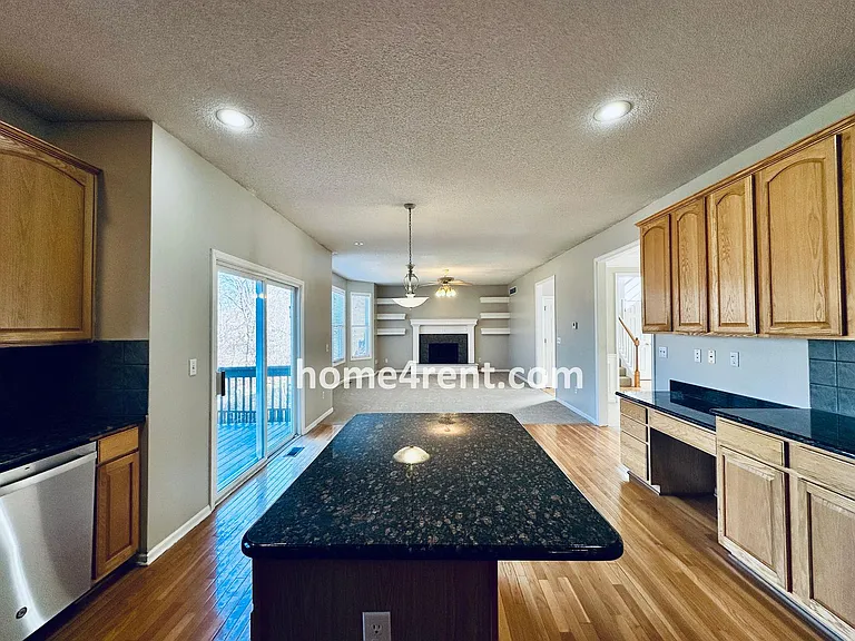 15252 W 158th Ter — Photo 17