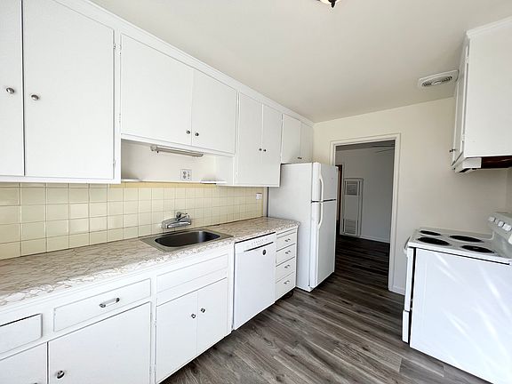 3rd image of 4051 Park Blvd