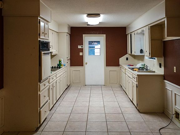 2nd image of 3316 Kiwi St