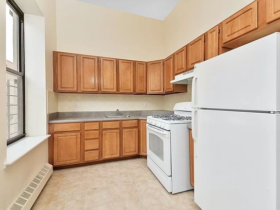 3rd image of 133 W 140th St #67