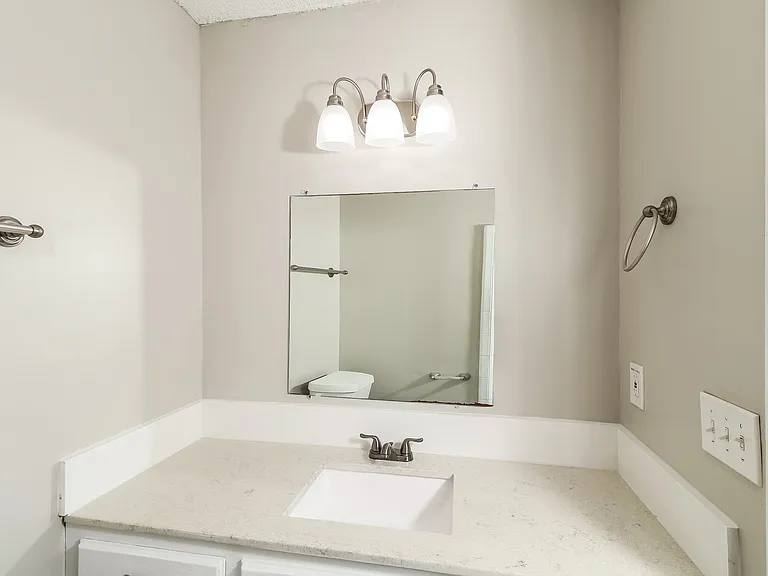 6620_023_main_bathroom_13231728.jpg