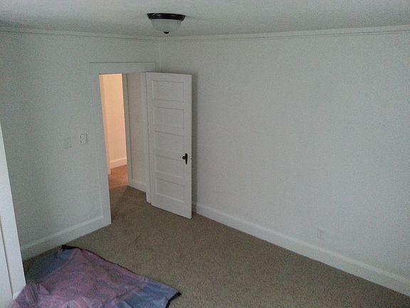 5th image of 933 Vermont Ave