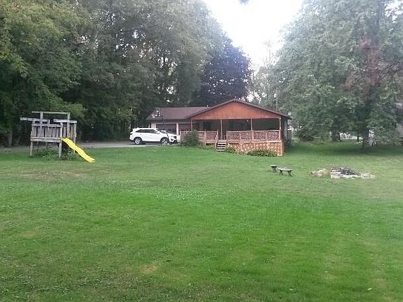 3rd image of 102 Beechwood Dr