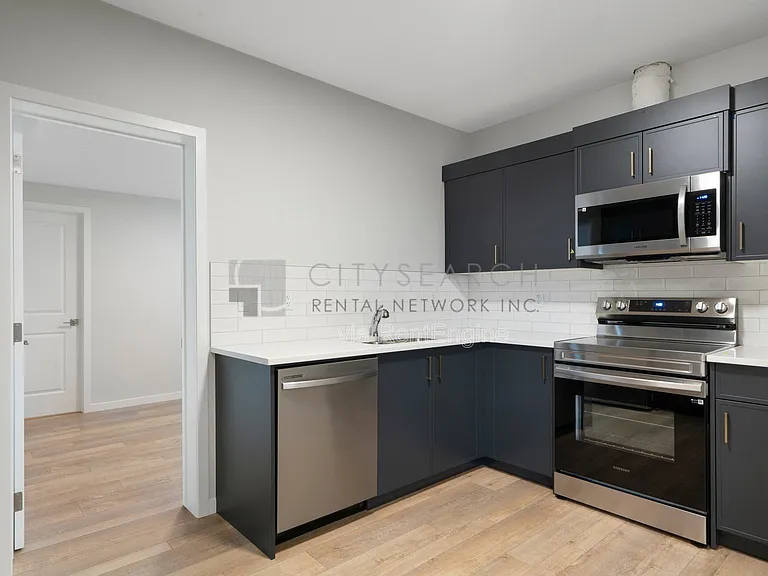 31 Royston Ter NW — Photo 3
