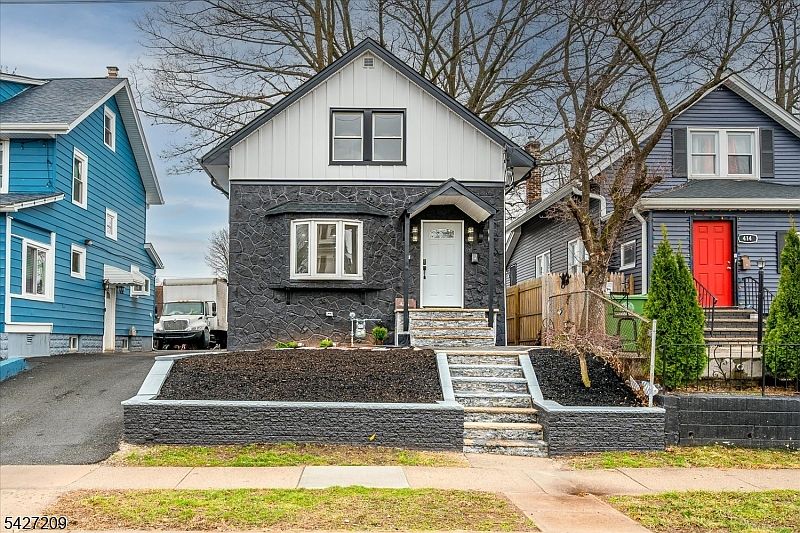 1st image of 418 E 5Th Ave