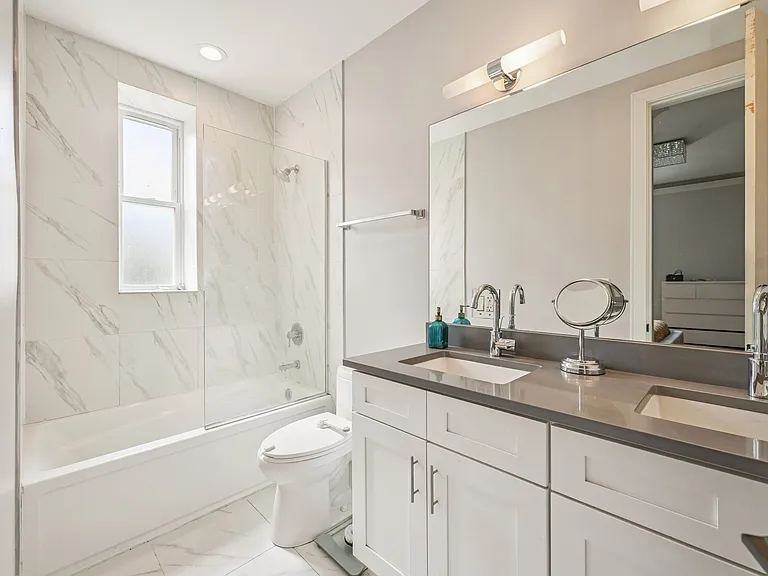 4345 S Langley Ave #1S — Photo 9