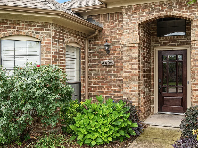 4406 Windward Cir — Photo 3