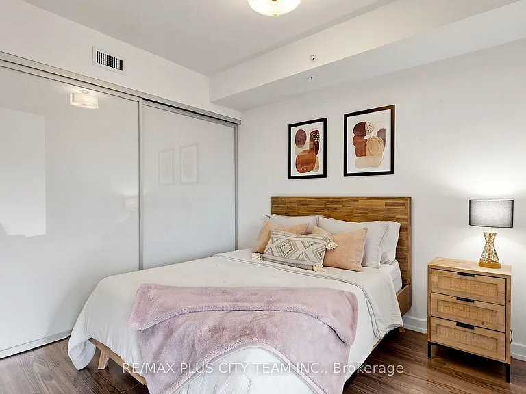 377 Madison Ave #503 — Photo 11