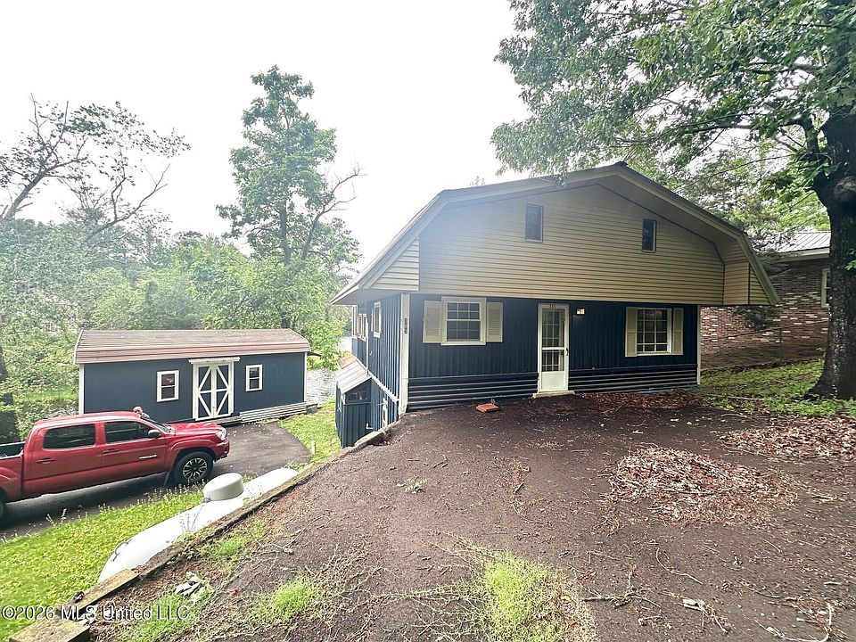 1st image of 385 Lake Shore Dr