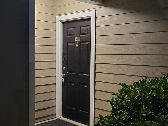 3rd image of 4704 Walden Cir APT 1911