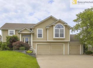 3812 SW Evergreen Cir, Lees Summit, MO 64082