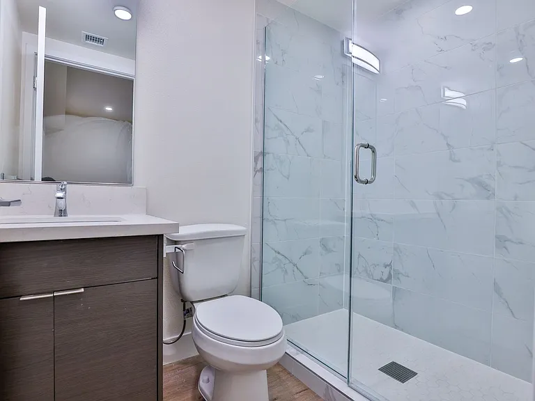 1164 W 37th Pl — Photo 23