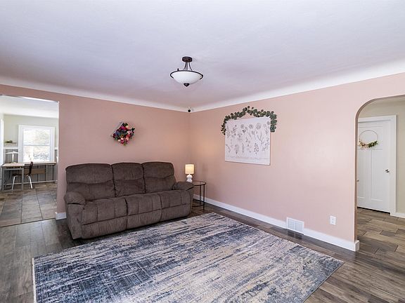 4th image of 2697 Spielman Rd