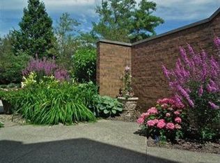 127 Fox Hollow Ct #127, Mayfield Heights, OH 44124