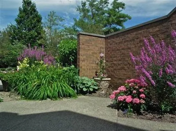 127 Fox Hollow Ct #127, Mayfield Heights, OH 44124