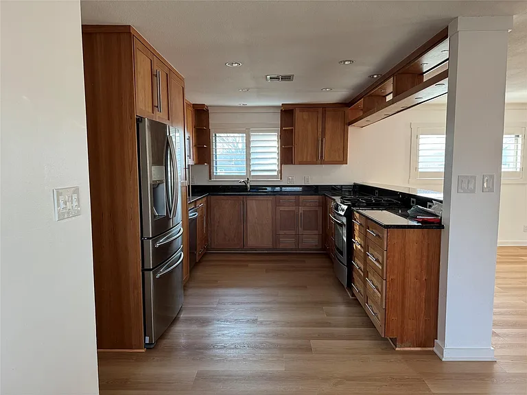 6601 Columbia Dr — Photo 9