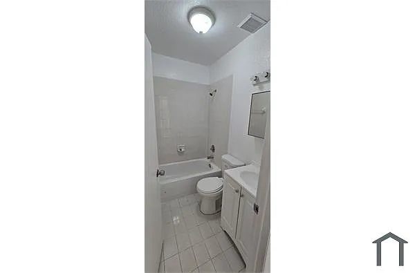 Building Photo - 1070 NW 9th Ave