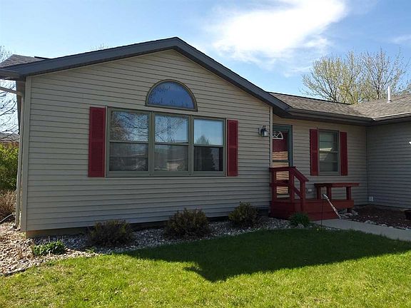 2nd image of 102 Pheasant Ln