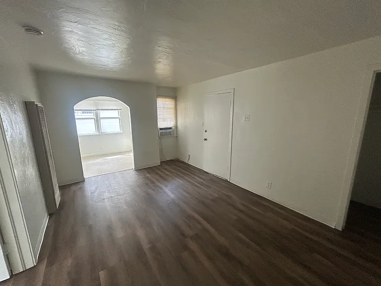 1340 N Linden Ave #9 — Photo 2