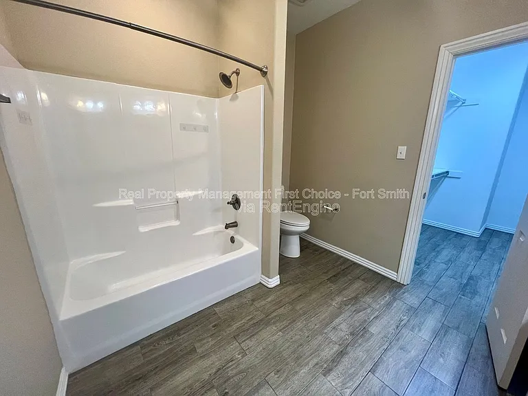 9905 Landry Dr — Photo 11