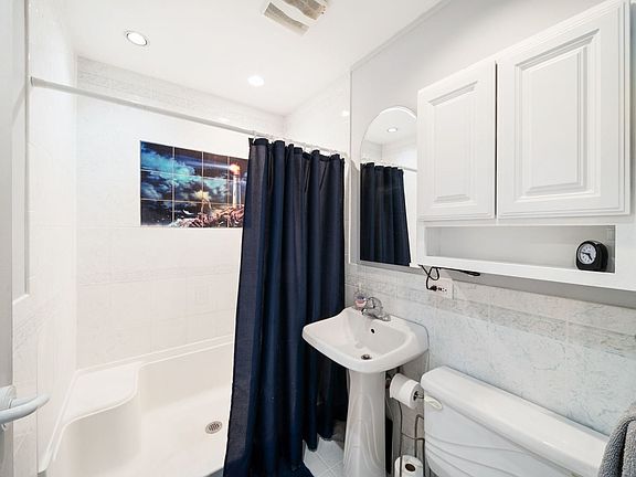 5th image of 1515 N River Rd