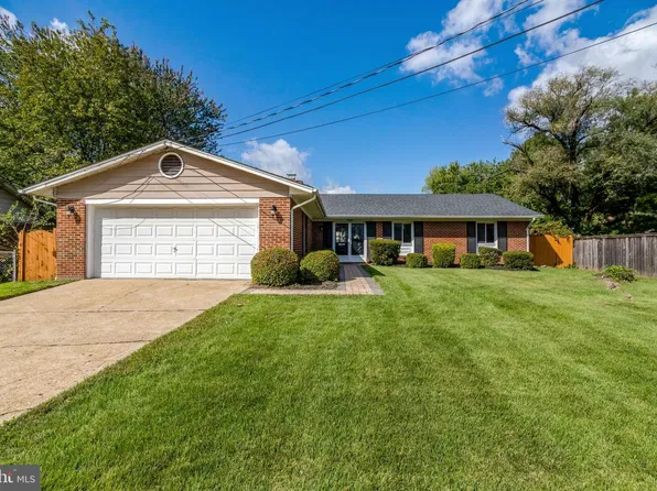 7903 Esther Dr, Oxon Hill, MD 20745