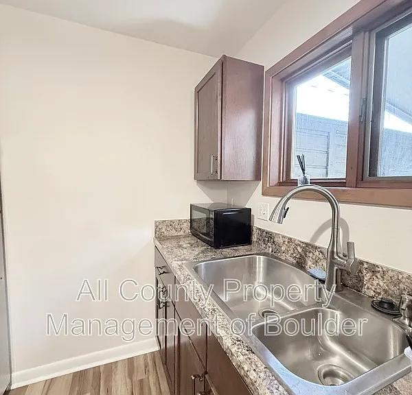 1575 Bradley Dr — Photo 8