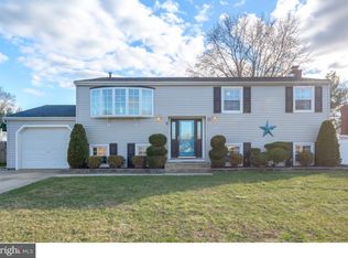 11 Monroe Dr, Clementon, NJ 08021